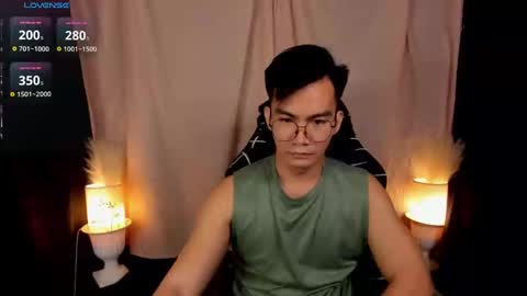 Snapshot of 000batman000 chatting on 02/13/25, 02:12 Bruce online show from 02/13/25, 02:12