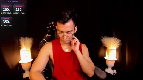 Snapshot of 000batman000 chatting on 02/25/25, 02:14 Bruce online show from 02/25/25, 02:14