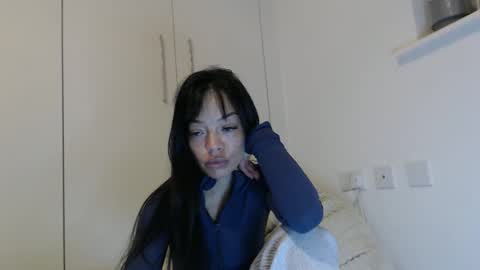 esmay 19 online show from 11/08/25, 01:39