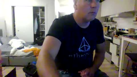 Snapshot of 1029mn chatting on 10/05/25, 04:00 Takin Profits online show from 10/05/25, 04:00