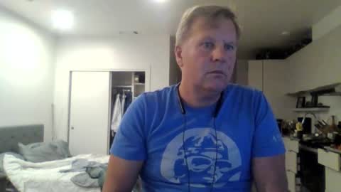 Snapshot of 1029mn chatting on 10/10/25, 02:32 Takin Profits online show from 10/10/25, 02:32