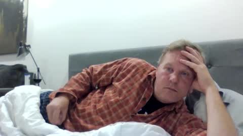 Snapshot of 1029mn chatting on 10/12/25, 04:11 Takin Profits online show from 10/12/25, 04:11