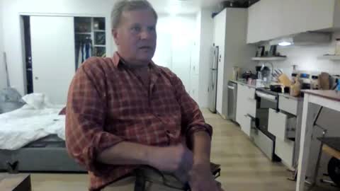 Snapshot of 1029mn chatting on 10/18/25, 02:47 Takin Profits online show from 10/18/25, 02:47