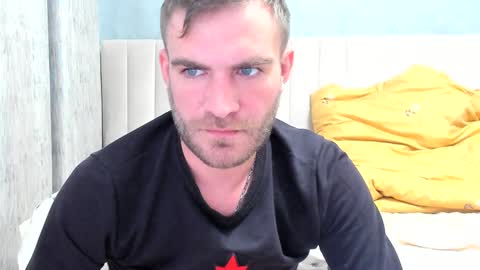 Snapshot of 10in_deluxe chatting on 02/01/25, 09:32 10in_deluxe online show from 02/01/25, 09:32