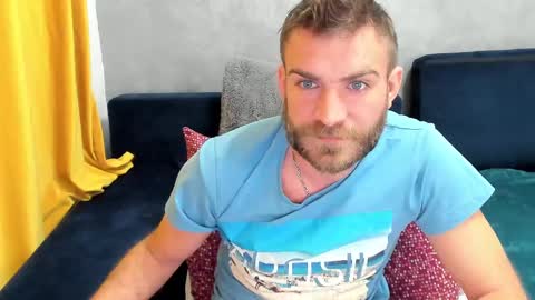 Snapshot of 10in_deluxe chatting on 02/24/25, 04:47 10in_deluxe online show from 02/24/25, 04:47