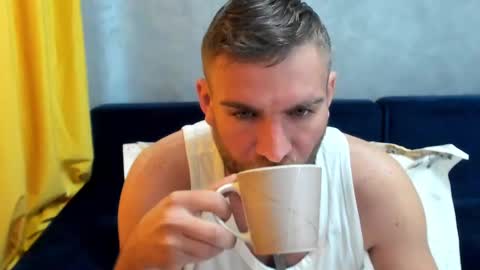 Snapshot of 10in_deluxe chatting on 03/10/25, 05:11 10in_deluxe online show from 03/10/25, 05:11