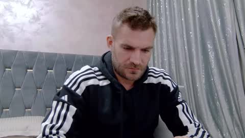 Snapshot of 10in_deluxe chatting on 12/15/25, 07:12 10in_deluxe online show from 12/15/25, 07:12