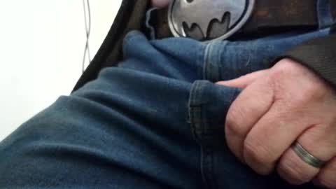 Snapshot of 10mm_socket chatting on 04/29/26, 11:00 10mm_socket online show from 04/29/26, 11:00