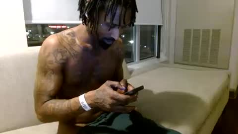 Snapshot of 11hundsum chatting on 01/12/25, 07:00 Darkmeat100 online show from 01/12/25, 07:00