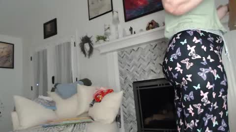 Aurora Willows online show from 10/26/25, 12:11