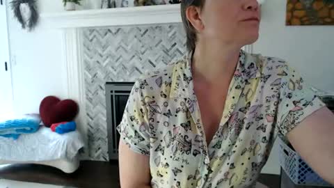 Snapshot of 11willowandjohn11 chatting on 06/18/26, 08:02 Aurora Willows online show from 06/18/26, 08:02