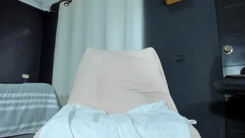 Snapshot of 12_strongcockxx chatting on 01/11/25, 09:04 kim 04suarez online show from 01/11/25, 09:04