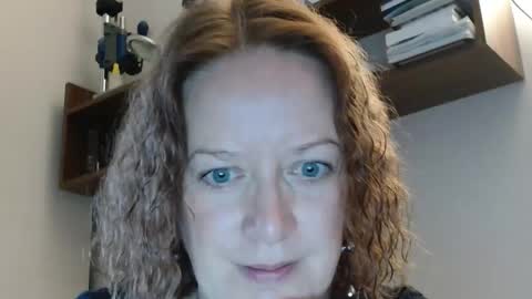 Snapshot of 12ennie chatting on 10/15/25, 06:46 12ennie online show from 10/15/25, 06:46