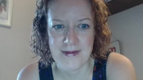 Snapshot of 12ennie chatting on 10/16/25, 06:25 12ennie online show from 10/16/25, 06:25