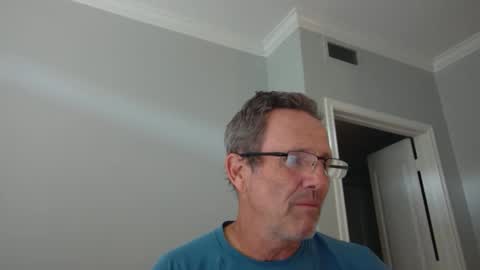 Snapshot of 13glanmorfa chatting on 11/17/25, 04:13 13glanmorfa online show from 11/17/25, 04:13