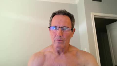 Snapshot of 13glanmorfa chatting on 11/18/25, 02:43 13glanmorfa online show from 11/18/25, 02:43