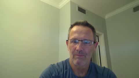 Snapshot of 13glanmorfa chatting on 11/21/25, 02:38 13glanmorfa online show from 11/21/25, 02:38