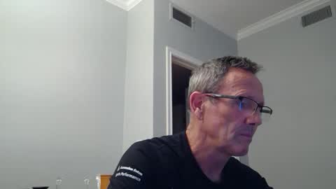 Snapshot of 13glanmorfa chatting on 12/15/25, 01:54 13glanmorfa online show from 12/15/25, 01:54