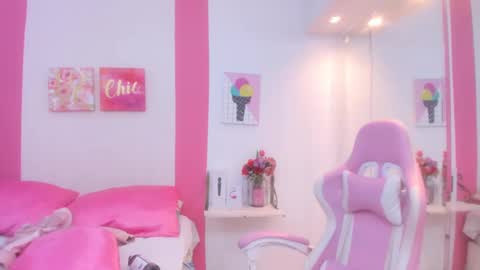 Snapshot of 15_scarlette chatting on 01/24/25, 06:57 Scarlette online show from 01/24/25, 06:57