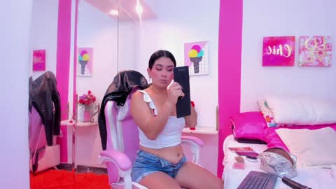 Snapshot of 15_scarlette chatting on 02/01/25, 03:41 Scarlette online show from 02/01/25, 03:41