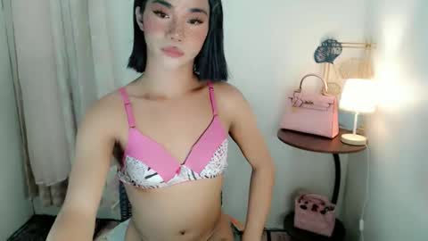 Snapshot of 18_nicole chatting on 11/06/25, 04:57 barbie online show from 11/06/25, 04:57