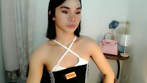 Snapshot of 18_nicole chatting on 11/17/25, 07:58 barbie online show from 11/17/25, 07:58