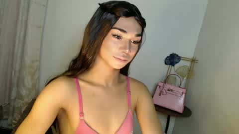 Snapshot of 18_nicole chatting on 11/26/25, 04:57 barbie online show from 11/26/25, 04:57