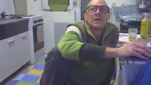 Snapshot of 1973man chatting on 01/06/26, 07:50 1973man online show from 01/06/26, 07:50