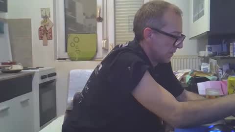 Snapshot of 1973man chatting on 02/16/26, 09:33 1973man online show from 02/16/26, 09:33