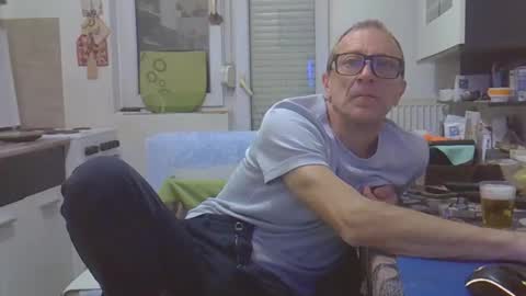 Snapshot of 1973man chatting on 02/20/26, 12:07 1973man online show from 02/20/26, 12:07