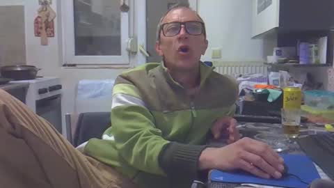 Snapshot of 1973man chatting on 03/15/26, 08:59 1973man online show from 03/15/26, 08:59