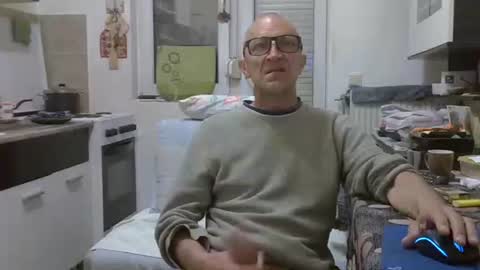 Snapshot of 1973man chatting on 03/25/26, 01:44 1973man online show from 03/25/26, 01:44