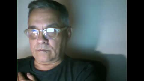 Snapshot of 1_maxx_1 chatting on 01/15/25, 10:57 1_maxx_1 online show from 01/15/25, 10:57