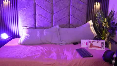 anya online show from 09/13/25, 08:08