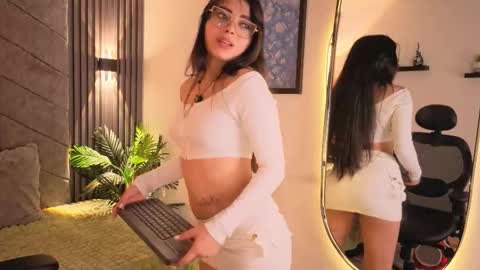 anya online show from 11/28/25, 07:55