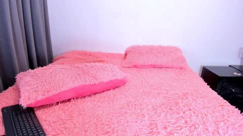 Snapshot of 1bonnie chatting on 01/28/25, 12:47 Hello soy bonnie online show from 01/28/25, 12:47