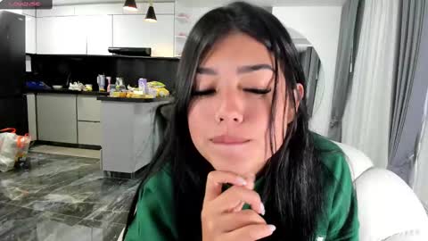 Snapshot of 1bonnie chatting on 03/12/25, 01:25 Hello soy bonnie online show from 03/12/25, 01:25