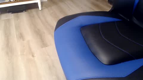 Snapshot of 1dad2plz chatting on 01/16/26, 01:15 i erupt if you suck ur nipples 4 me and look at the camera while watching me online show from 01/16/26, 01:15