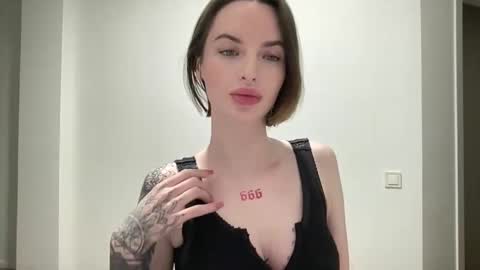 Snapshot of 1dove chatting on 10/23/25, 07:34 DOVE online show from 10/23/25, 07:34