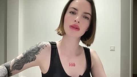 Snapshot of 1dove chatting on 11/07/25, 05:24 DOVE online show from 11/07/25, 05:24