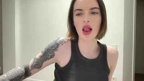 Snapshot of 1dove chatting on 11/20/25, 07:46 DOVE online show from 11/20/25, 07:46