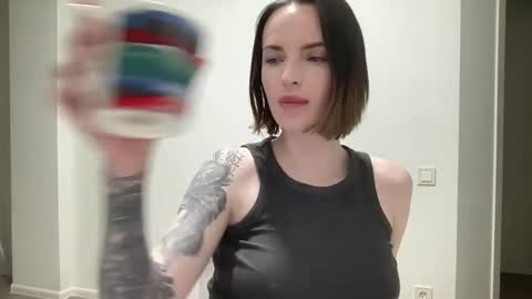 Snapshot of 1dove chatting on 11/22/25, 09:03 DOVE online show from 11/22/25, 09:03