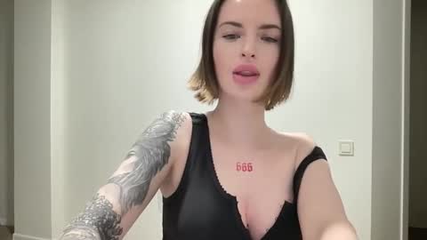 Snapshot of 1dove chatting on 11/28/25, 07:16 DOVE online show from 11/28/25, 07:16