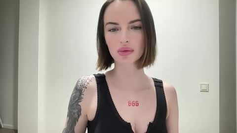 Snapshot of 1dove chatting on 12/13/25, 08:47 DOVE online show from 12/13/25, 08:47