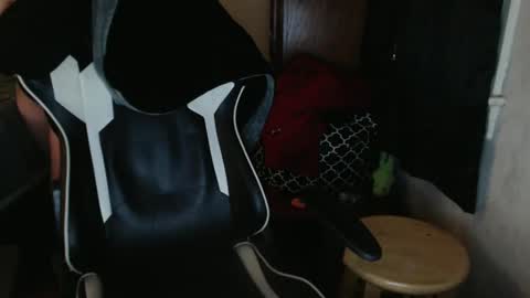 Snapshot of 1hotcouple2c chatting on 01/01/25, 01:37 1hotcouple2c online show from 01/01/25, 01:37