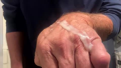 Snapshot of 1hunglo412 chatting on 10/28/25, 12:14 1hunglo412 online show from 10/28/25, 12:14