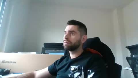 Snapshot of 1kamilkamil11 chatting on 02/12/25, 02:32 kam online show from 02/12/25, 02:32