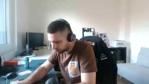 Snapshot of 1kamilkamil11 chatting on 03/10/25, 08:37 kam online show from 03/10/25, 08:37