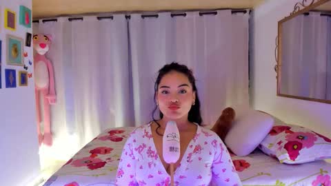 laiaa rivas online show from 11/18/25, 02:06