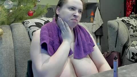 Snapshot of 1lindsey1 chatting on 12/24/24, 08:11 1LINDSEY1 online show from 12/24/24, 08:11